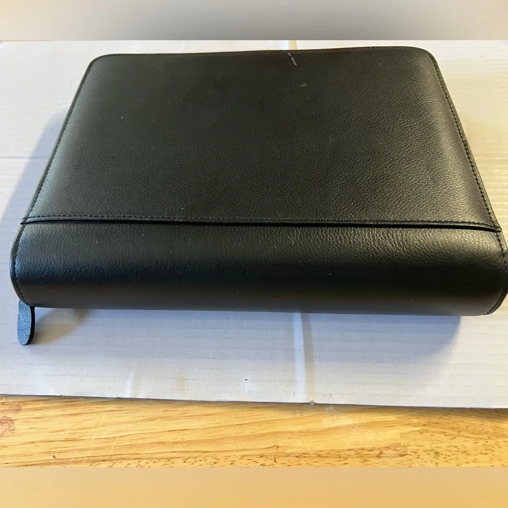 Franklyn Covey Planner Sleek and stylish black leather Planner